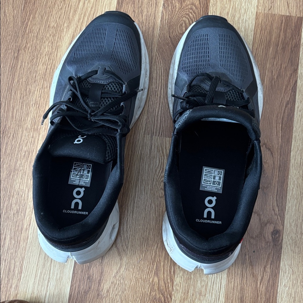 On Running women’s size 11 men’s size 9.5 - Picture 4 of 5